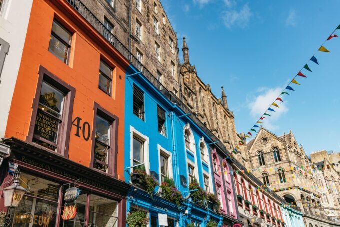 Edinburgh: Old Town History and Tales Walking Tour - Meeting Point and Duration
