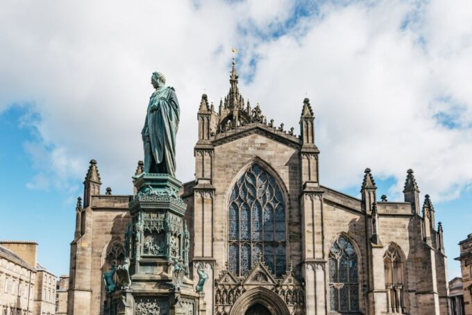Edinburgh: Old Town History and Tales Walking Tour - Suitable Participants
