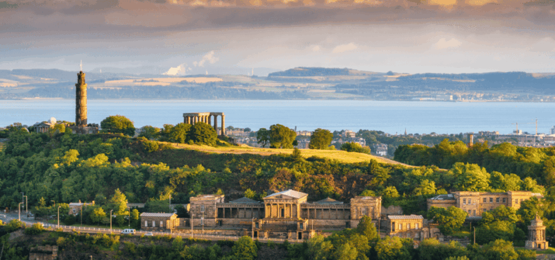 Edinburgh: Old Town Walking Tour With an APP - Experience Highlights