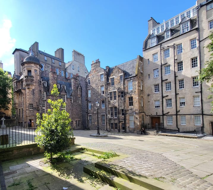 Edinburgh Old Town: Womens History Walking Tour - Tour Experience