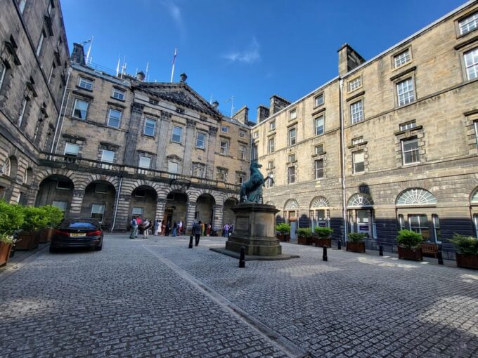 Edinburgh Old Town: Womens History Walking Tour - Key Stops on the Tour