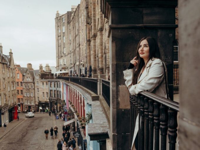 Edinburgh: Photo Shoot With a Private Vacation Photographer - Photo Delivery and Quality