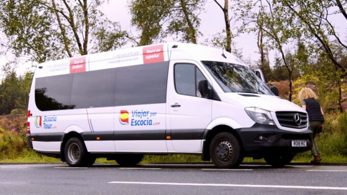 Edinburgh: Rosslyn Chapel and Hadrian's Wall Tour in Spanish - Gretna Green Stopover