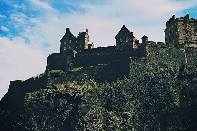 Edinburgh Royal Mile (New Self Guided Tour) - Navigating the Royal Mile