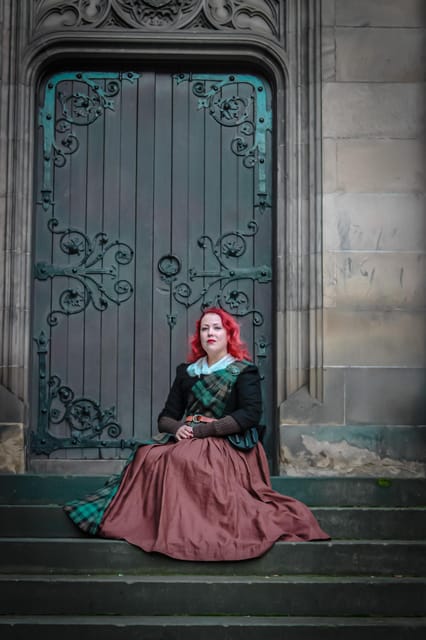 Edinburgh: Royal Mile Old Town Walking Tour - Experience Highlights