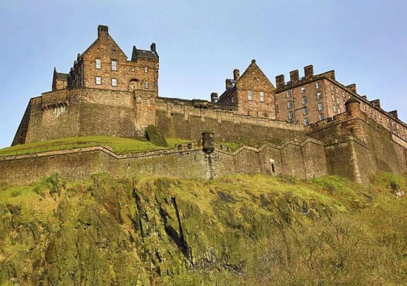 Edinburgh Scavenger Hunt and Sights Self-Guided Tour - Experience Highlights