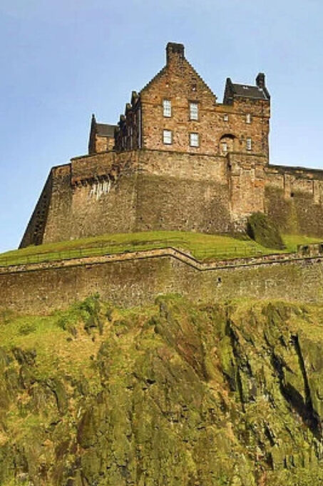 Edinburgh Scavenger Hunt and Sights Self-Guided Tour - Navigating the Tour