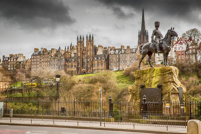 Edinburgh Scavenger Hunt and Tour - Tour Features