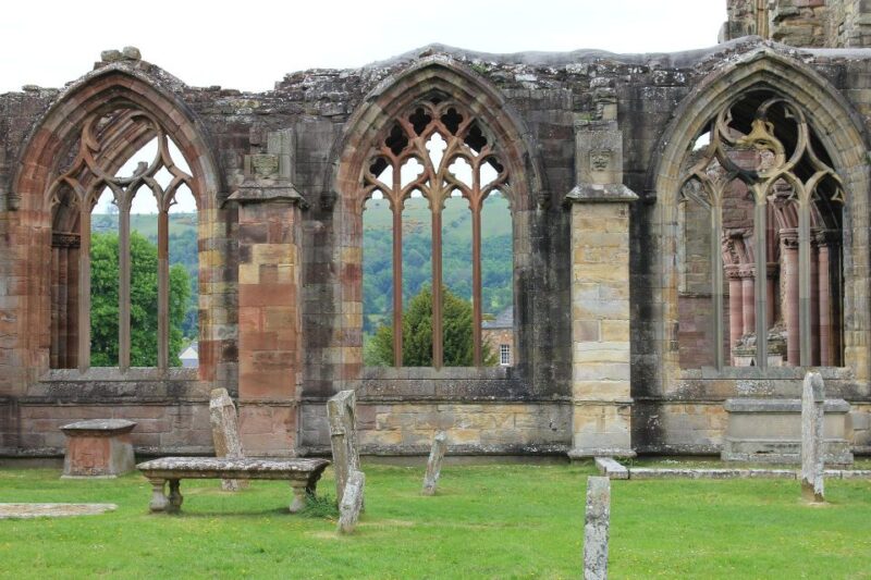 Edinburgh & Scottish Borders: Interactive Guidebook - Accommodation and Travel