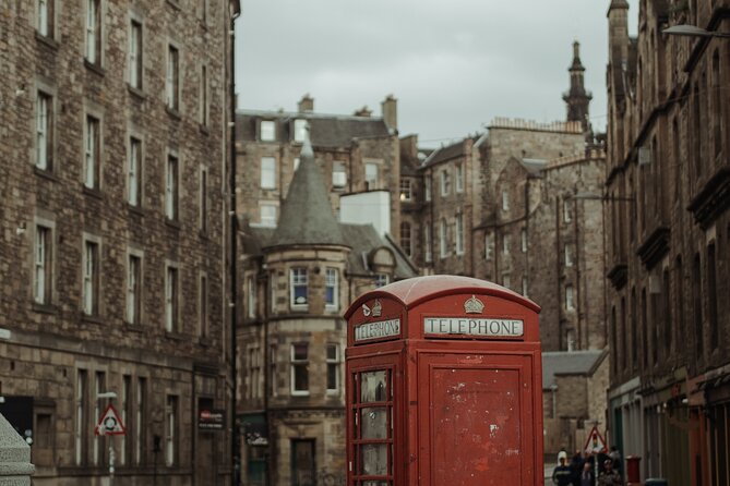 Edinburgh Self-Guided Audio Tour - Its History and Secrets - Narration by Expert Historian