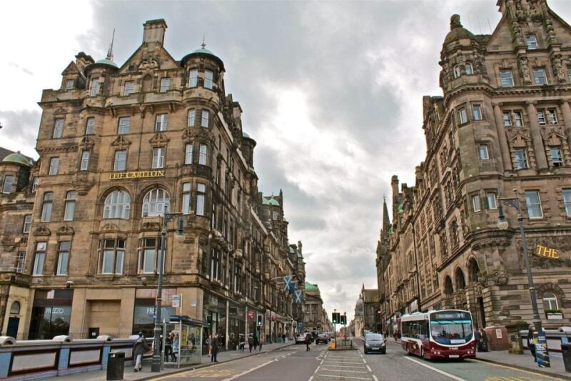 Edinburgh: Self-Guided Audio Tour - Audio Guide Features