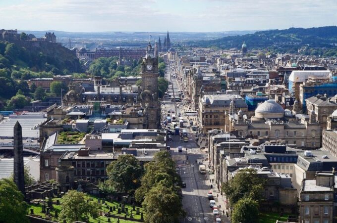 Edinburgh Shore Excursion: City Tour & Royal Yacht Britannia - Exploring Edinburghs Old and New Towns