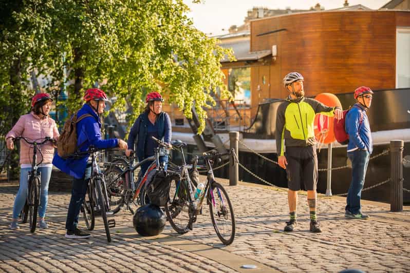 Edinburgh: Sightseeing Bike Tour - Getting to the Start