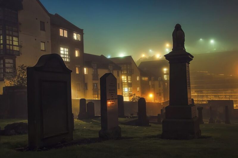 Edinburgh: The Dark Side Walking Tour - Notorious Figures Revealed