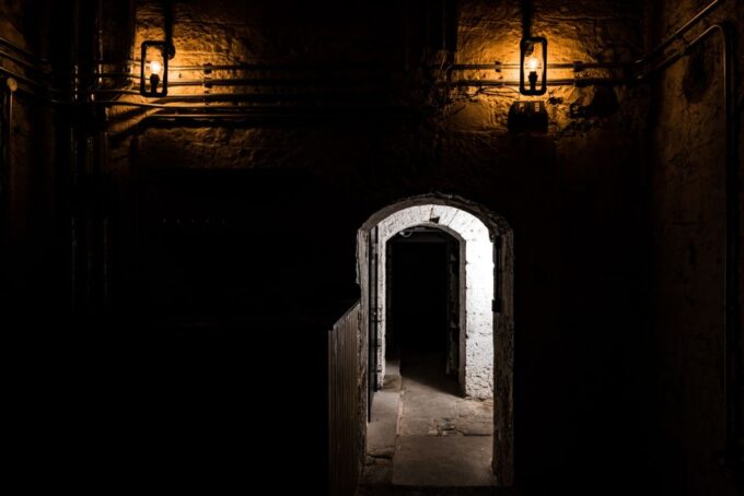 Edinburgh: The Lost Close Underground Scotch Whiskey Tasting - Meeting Location and Accessibility