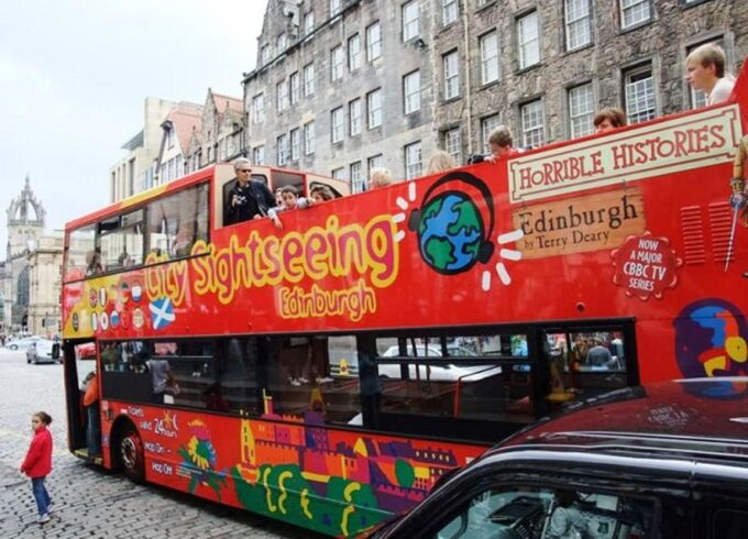 Edinburgh: the Royal City Tour From London - Exploring Edinburghs Old Town