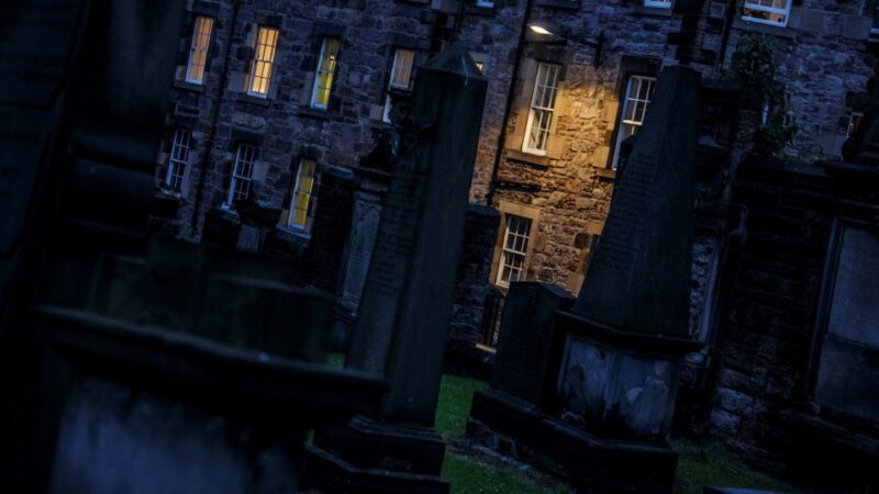 Edinburgh: Underground Vaults and Graveyard Evening Tour - Tour Experience and Highlights