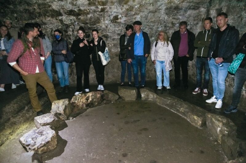 Edinburgh: Underground Vaults Tour - Accessibility and Restrictions