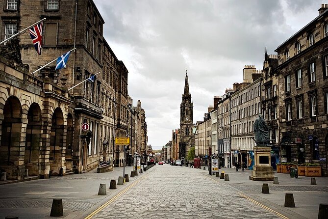 Edinburgh Unveiled: Luxury Private Driving Tour of Edinburgh - Luxury Transportation and Onboard Amenities