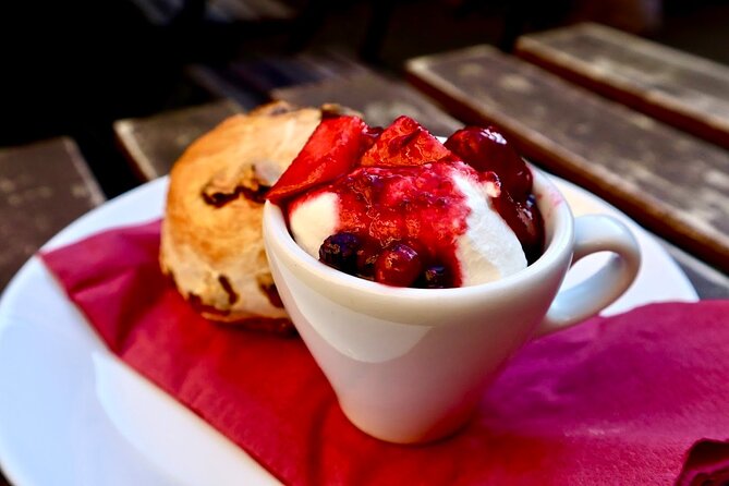Edinburgh Walking Food Tour With Secret Food Tours - Meeting and Ending Points