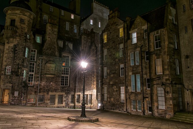 Edinburgh: Witches Old Town Walking Tour & Underground Vault - Meeting and End Points
