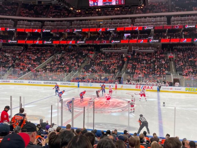 Edmonton: Edmonton Oilers Ice Hockey Game Ticket - Passionate Fan Experience