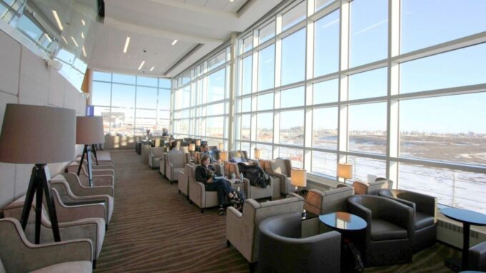 Edmonton International Airport (YEG): Premium Lounge Entry - Ideal for Travelers