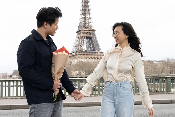 Eiffel and La Seine Photo Shoot - Paris Photographer - Flexible Scheduling and Cancellation Policy