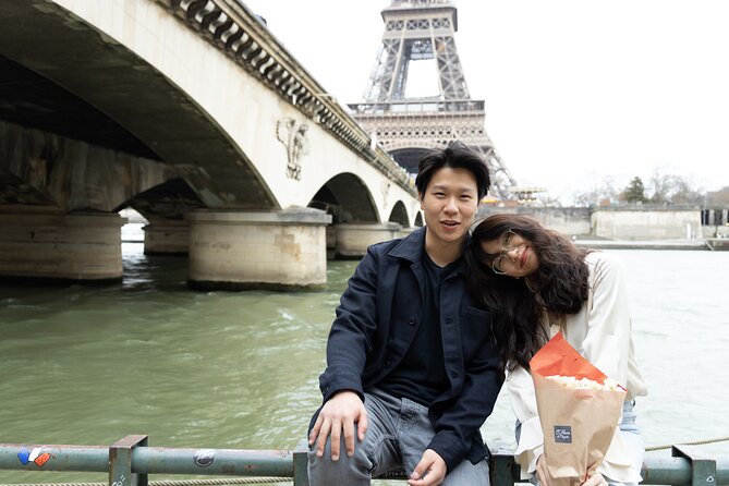 Eiffel and La Seine Photo Shoot - Paris Photographer - Iconic Landmark Backdrops