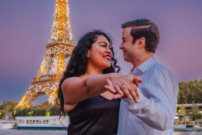 Eiffel Tower Photos: Capture Iconic Memories in Paris - Preparing for Your Eiffel Tower Photoshoot