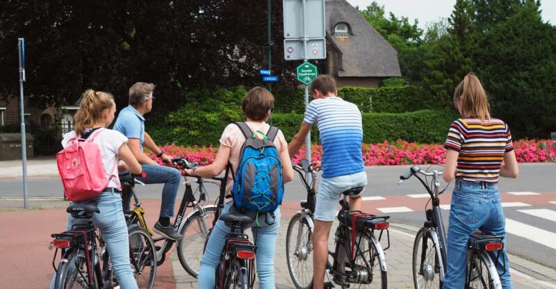 Eindhoven: Guided Bike Tour Highlights of Eindhoven - Languages and Participant Ages
