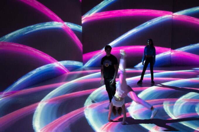Eindhoven: Motion Imagination Experience - Vibrant Visuals