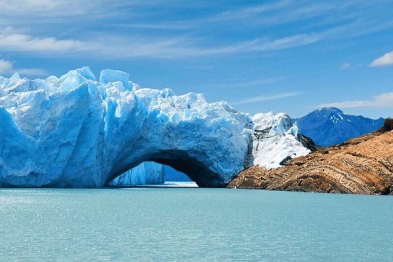 El Calafate: Perito Moreno Glacier Guided Day Tour & Sailing - Navigating Argentino Lake