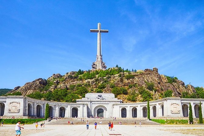 El Escorial, Valley & Segovia With Cathedral Day Tour From Madrid - Transportation and Meeting Point