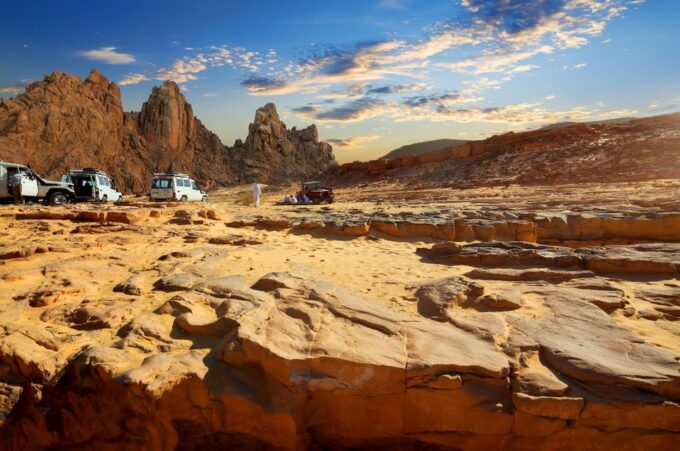 El Gouna: Desert Star-Watching Adventure by Jeep With Dinner - Included Transportation and Meals
