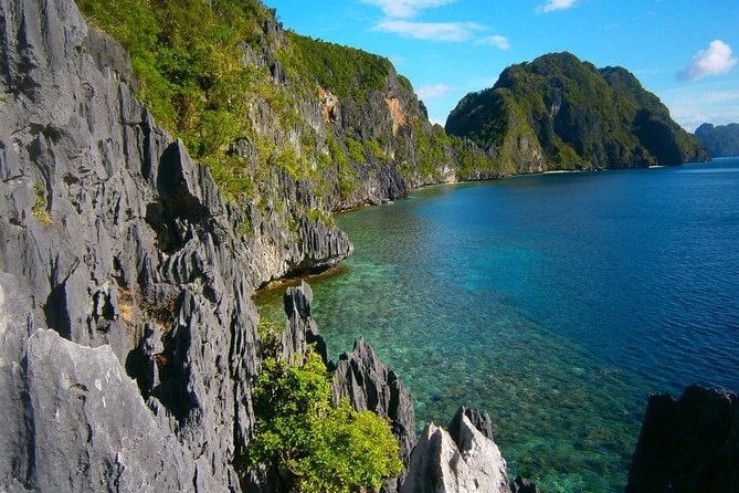 El Nido Island Hopping Tour a With Lunch - Tour Leader and Guidance