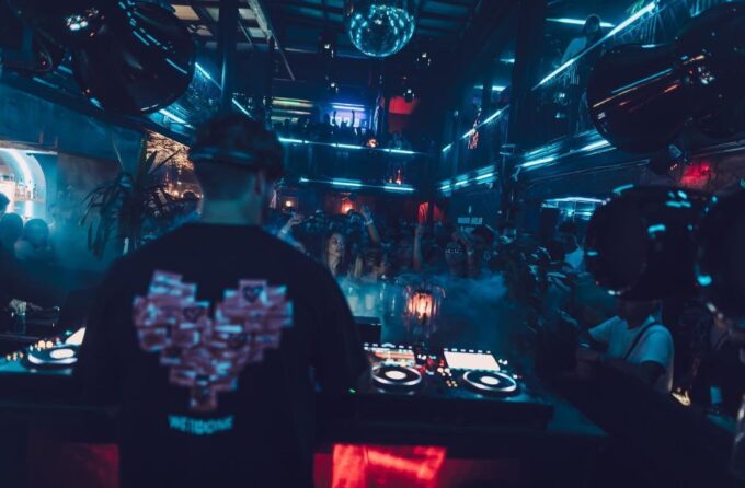 El Poblado: The Ultimate Medellin Nightlife Rooftops & Clubs - Exploring El Poblados Nightlife
