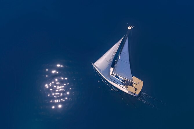 Elaphite Islands: Luxury Sailboat & Speedboat Tours - Onboard Amenities and Cuisine