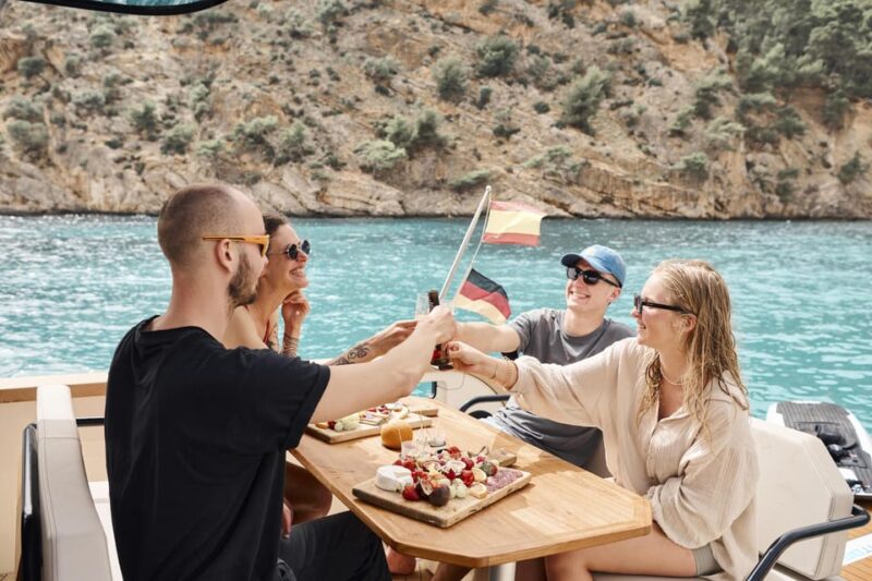 Electric Boat Family Tour - Key Points