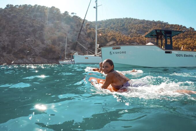 Electric Boat Family Tour - Scenic Exploration in Mallorca