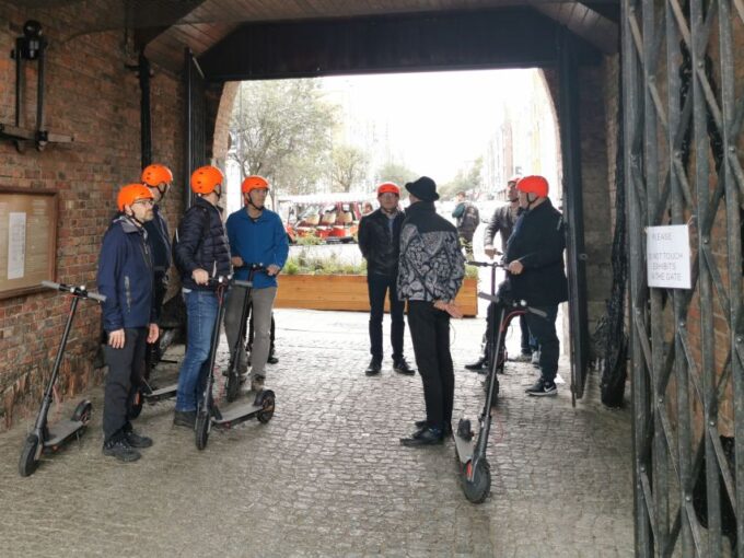Electric Scooter Tour: Ostrów Tumski - 1.5-Hour of Magic! - Wrocławs Gnomes