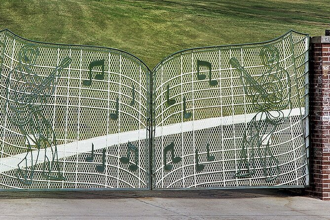 Elvis' Memphis Journey: Downtown Sites & Graceland Admission - Highlights and Memorable Experiences
