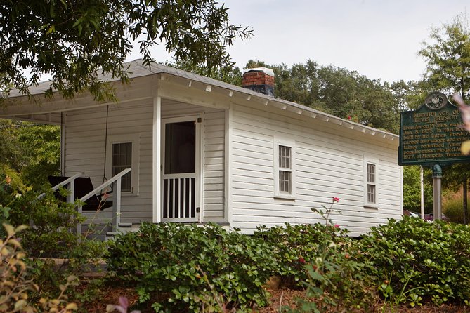 Elvis Presleys Childhood Home Sightseeing Daytrip From Memphis - Sights Along the Way