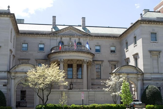 Embassy Row Walking Tour: International Intrigue & Millionaires - Key Points