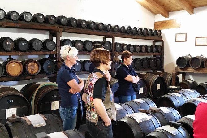 Emilias Food Farm-Parmiggiano, Wine Tasting & Vinegar Visit - Key Points