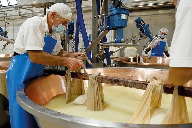 Emilias Food Farm-Parmiggiano, Wine Tasting & Vinegar Visit - Guided Visits to Local Producers