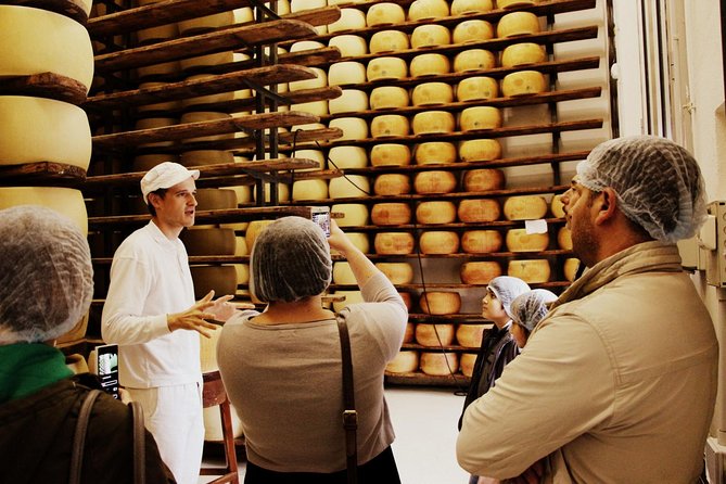 Emilias Food Farm-Parmiggiano, Wine Tasting & Vinegar Visit - Regional Specialties Sampling