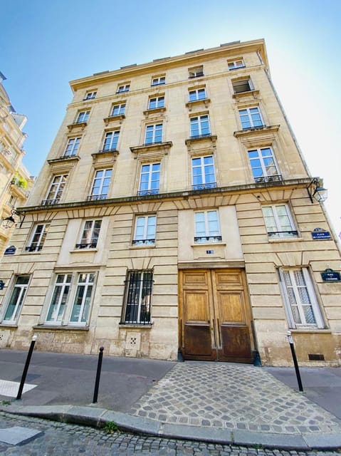 Emily's Paris Walking Tour: Explore the Show's Iconic Spots - Itinerary and Key Locations