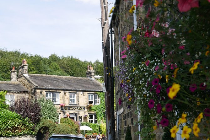 Emmerdale Classic Locations Bus Tour From Leeds - Booking and Cancellation Policy