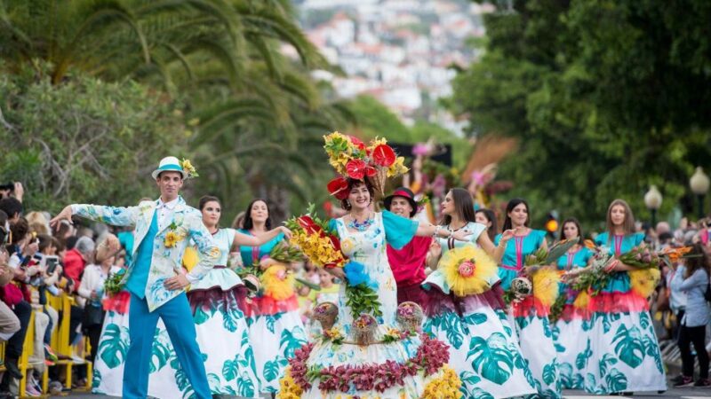 Enchanted Moments: Braga's Romantic Pathways - Architectural Showcase